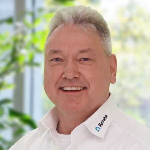 Dr. Mario Huth